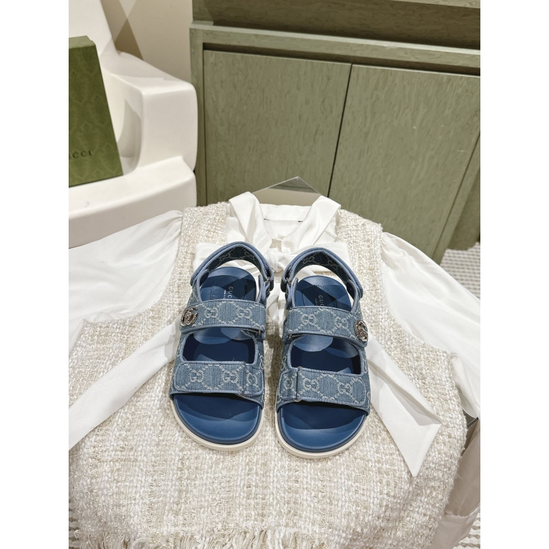 G*u*i sandals